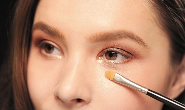 港股收盘(08.14) | 恒指收跌0.37% 内险股表现强劲 多数医药股延续涨势