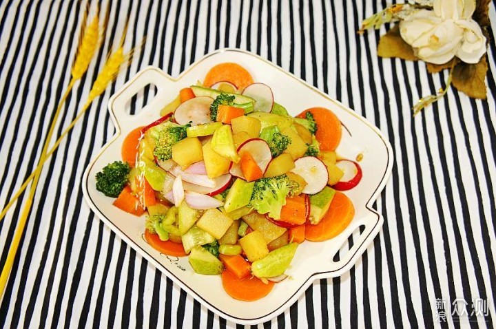 8月11日起深圳北往返重庆东加开夜间动卧，经停张家界